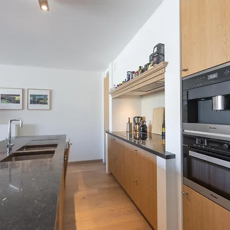 Lecomte - The Shoreline Seaview - 225 * Ostende