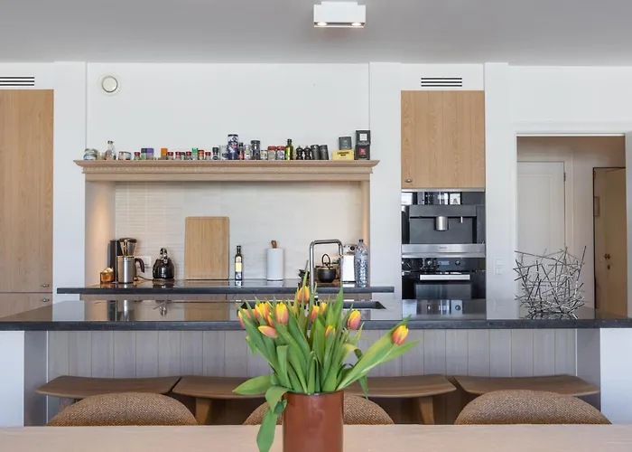 Lecomte - The Shoreline Seaview - 225